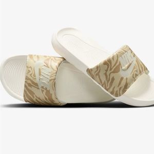 Nike Victori One Slide Sandal- Print- Sail/Coconut